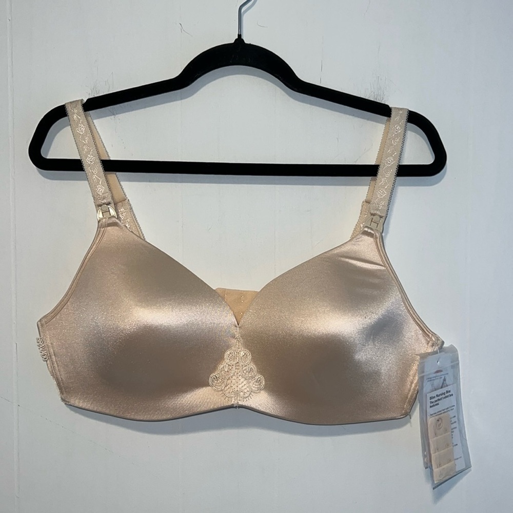 NWT Bravado Designs Nursing Bra 
Bra Fits For Breastfeeding 
Hook & Eye
072726